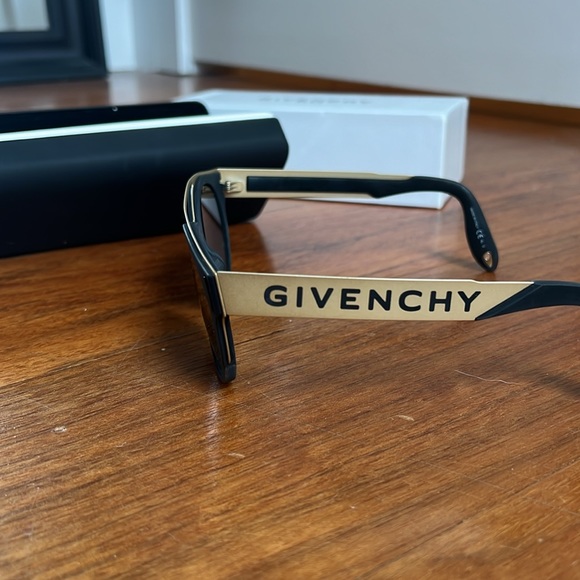 Authentic Givenchy sunglasses - Picture 2 of 3